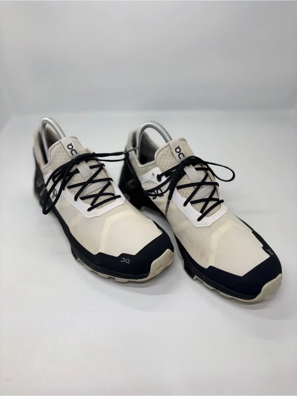 On Cloudventure Peak Women’s 9 White Black Trail Running Shoes